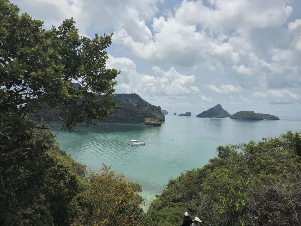 on a day trip in Koh Samui, we reached this place, do some hiking and have this beautiful view.