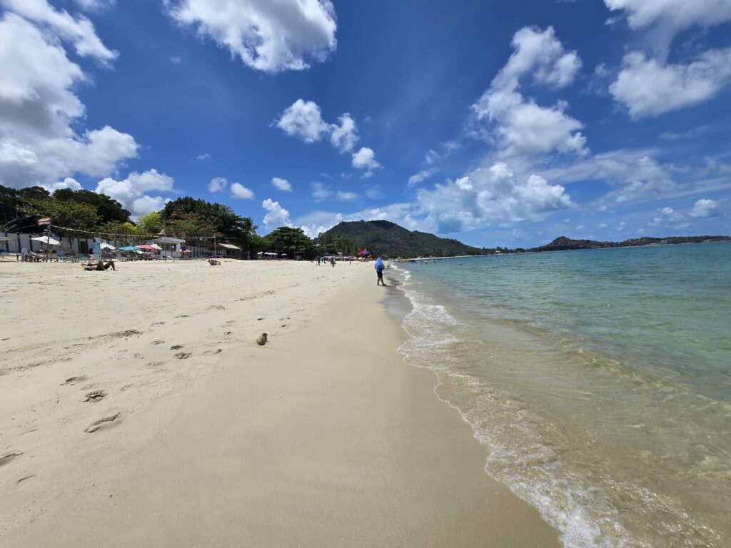 Lamai beach, known for its white sand beach in Koh Samui.