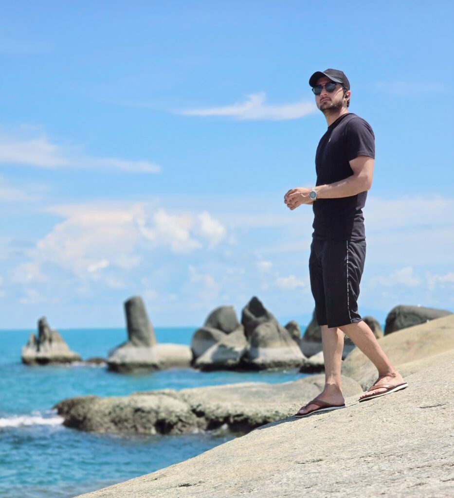 the beautiful backgrounds and clear waters can be seen in the picture, which is taken in Lamai area of Koh Samui.