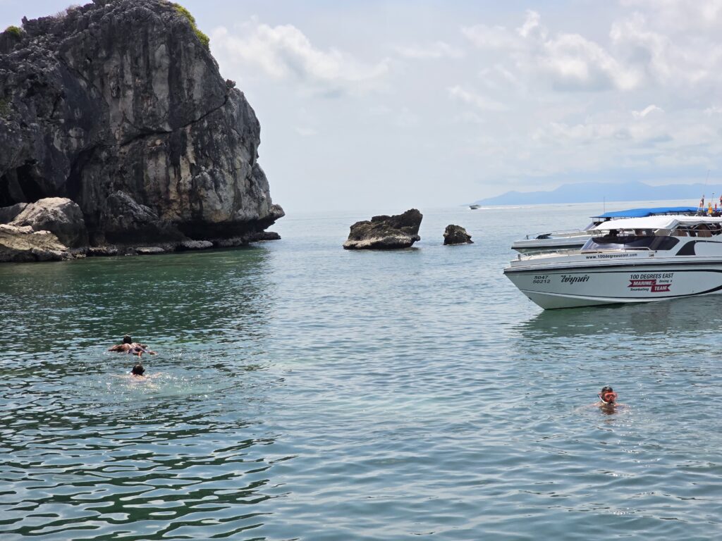 This picture is taken on a day trip to Aon Thong national park, people are doing snorkeling in the clear waters.