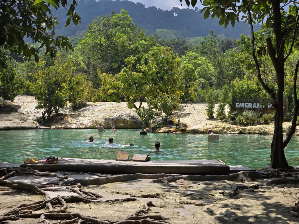 the first stop of our day trip is this beautiful Emerald pool