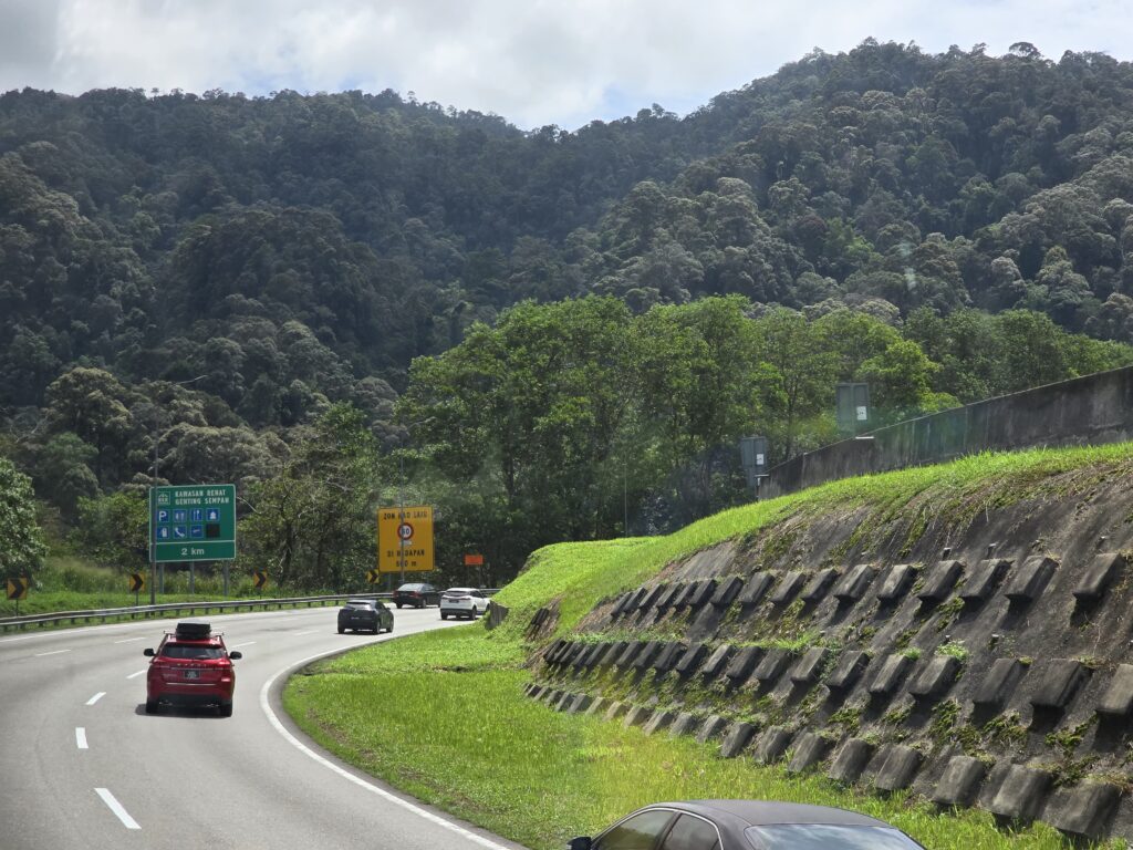 road going towards Genting Highlands resort