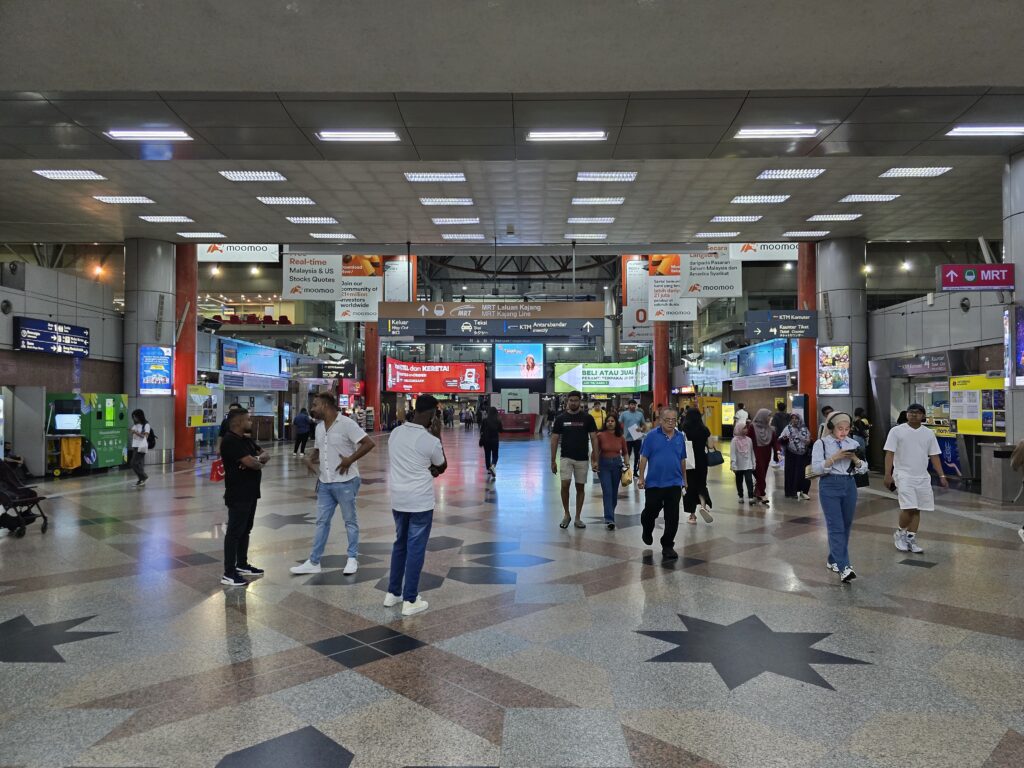 In the picture,, you can see the KL Sentral Hall, where you will find all the trains and buses to go anywhere in Kuala Lumpur